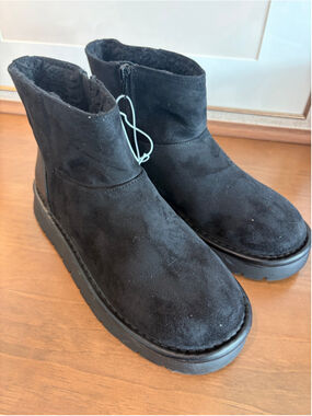 NWT Cat & Jack Honor Black Suede Style Youth Boots Size 4 (Womens 6)